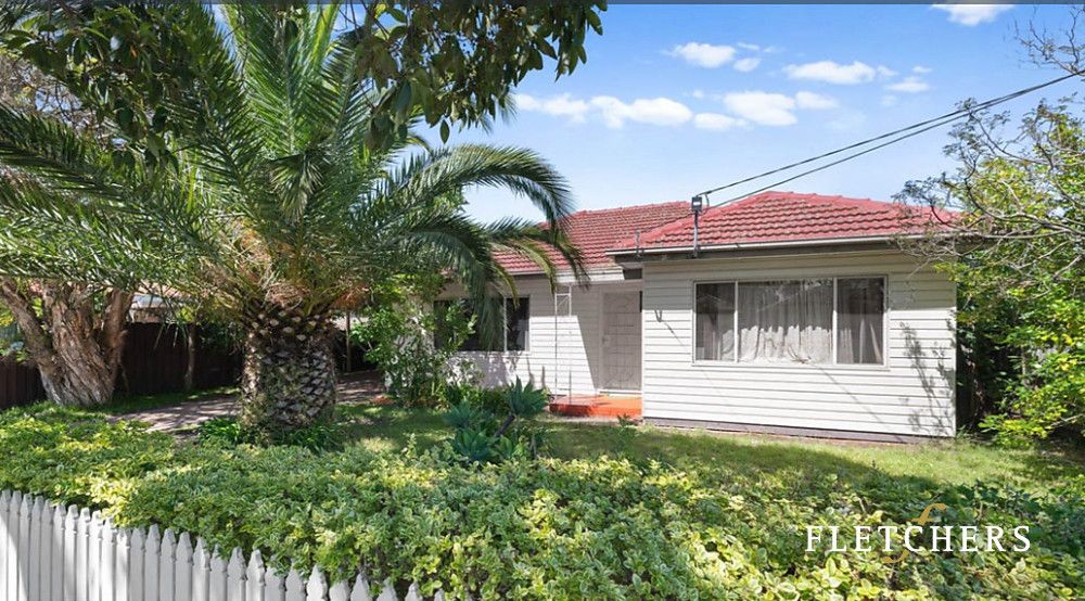 4 bedrooms House in 32 Glendale Road SPRINGVALE VIC, 3171