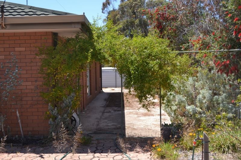 40 Moore St, Kellerberrin WA 6410, Image 2