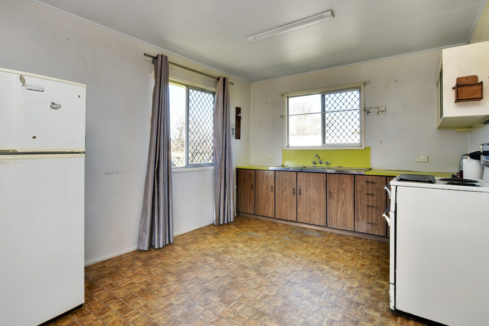 27 Railway Street, Tenterfield NSW 2372 Domain