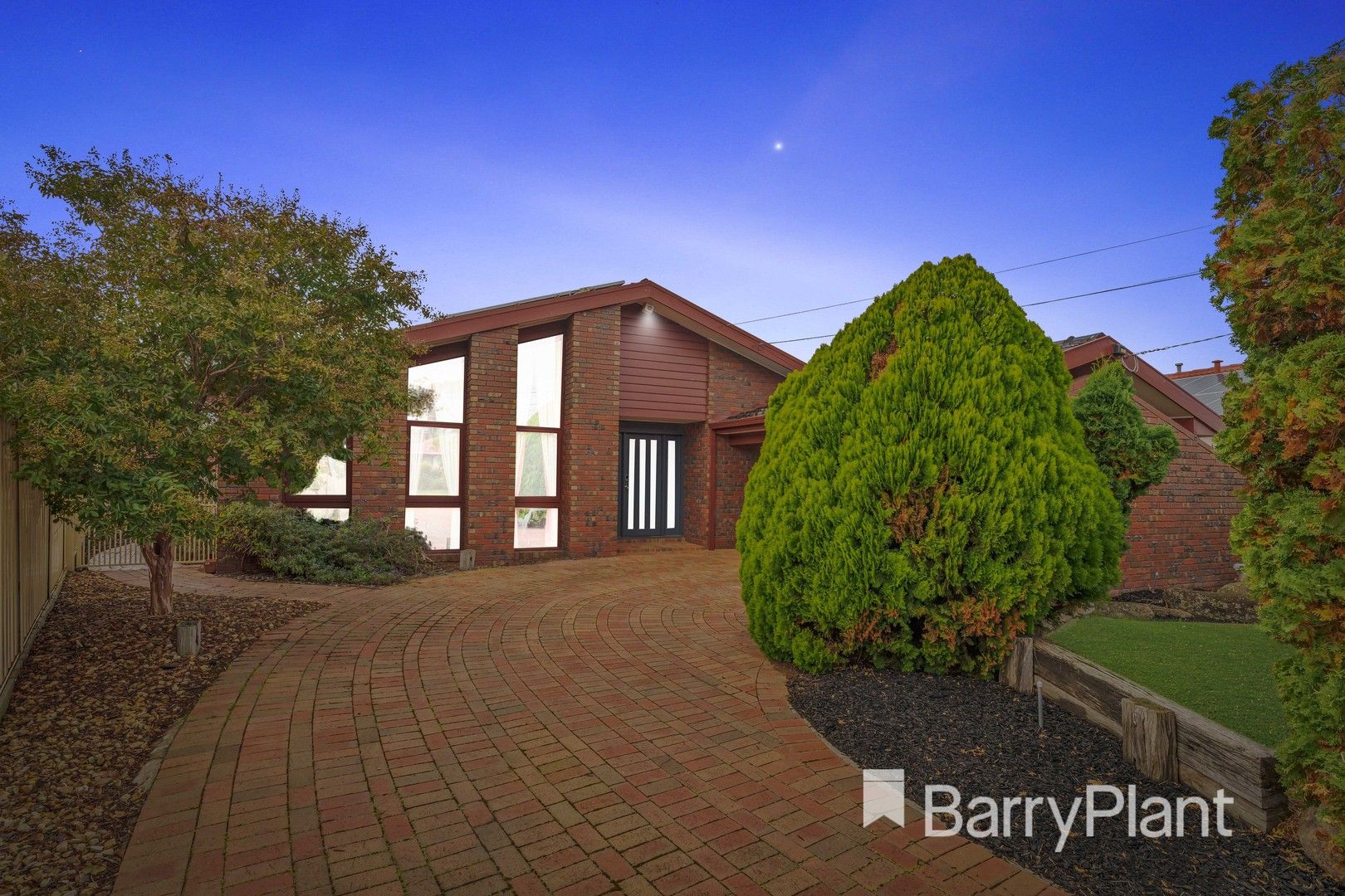 3 bedrooms House in 6 Kameruka Court WERRIBEE VIC, 3030