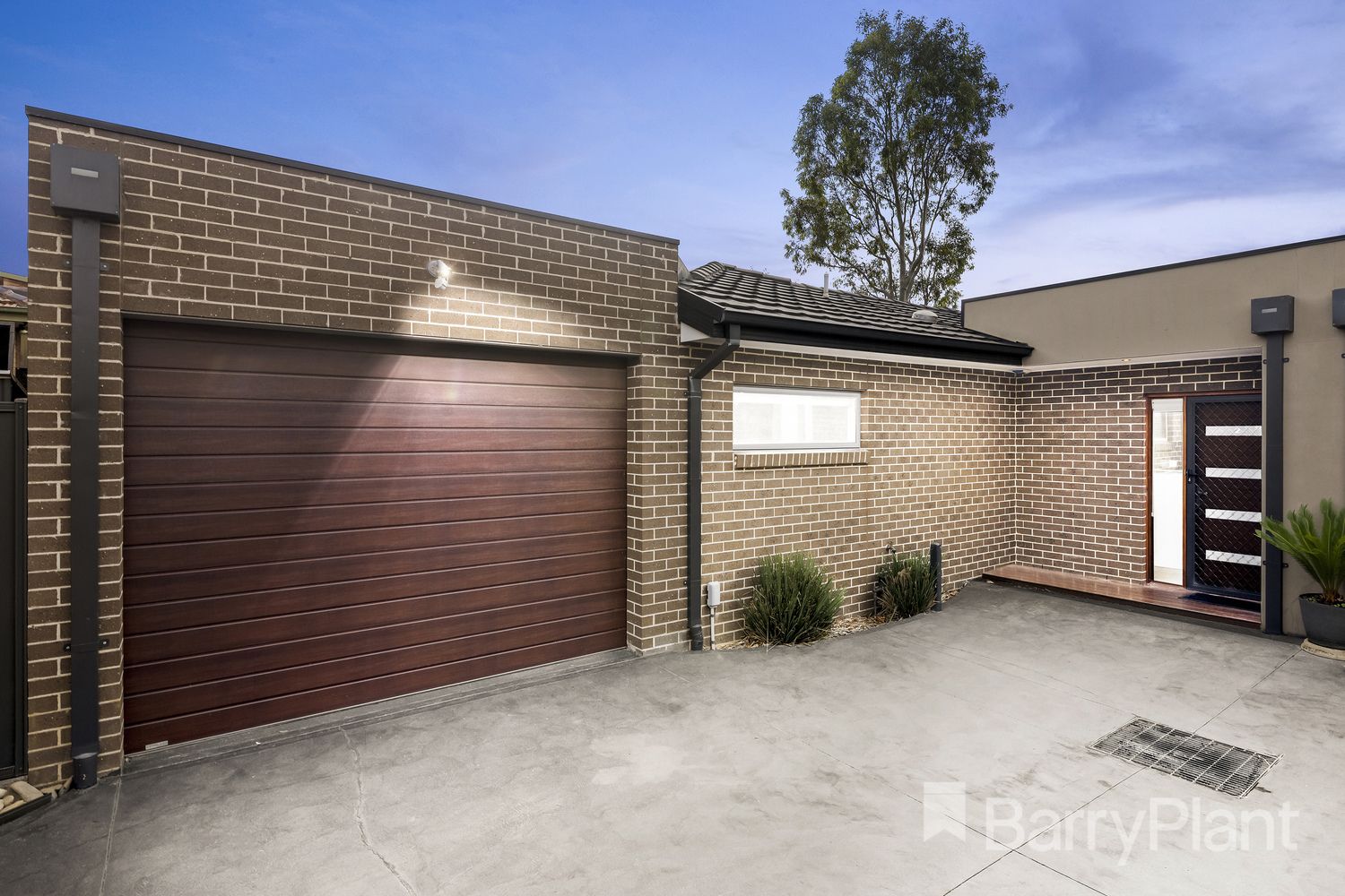 2 bedrooms Apartment / Unit / Flat in 2/3 Decathlon Street BUNDOORA VIC, 3083