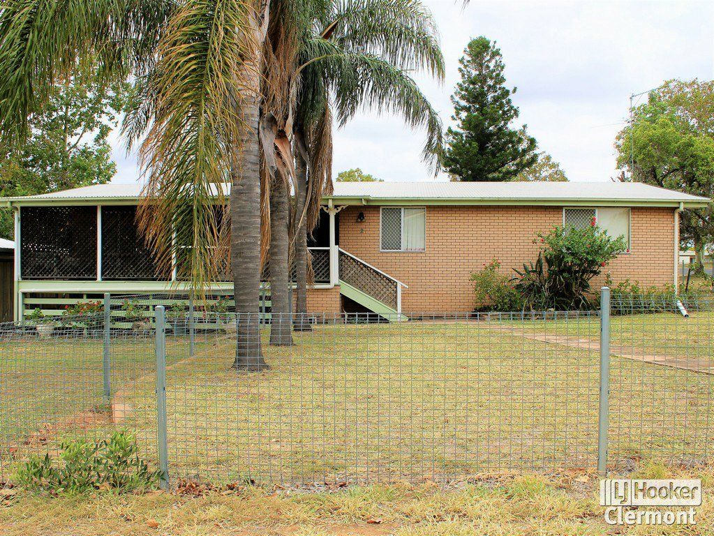 2 French Court, Clermont QLD 4721