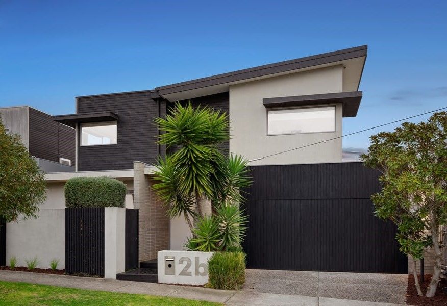 3 bedrooms Townhouse in 2b Carolyn Street HAMPTON VIC, 3188