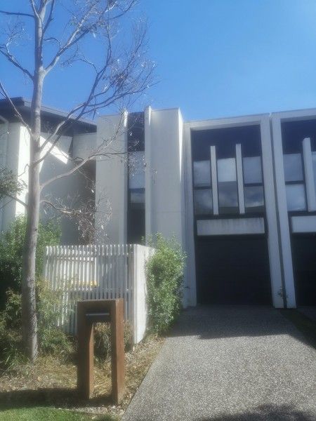 3 bedrooms Townhouse in 92 Grace crescent KELLYVILLE NSW, 2155